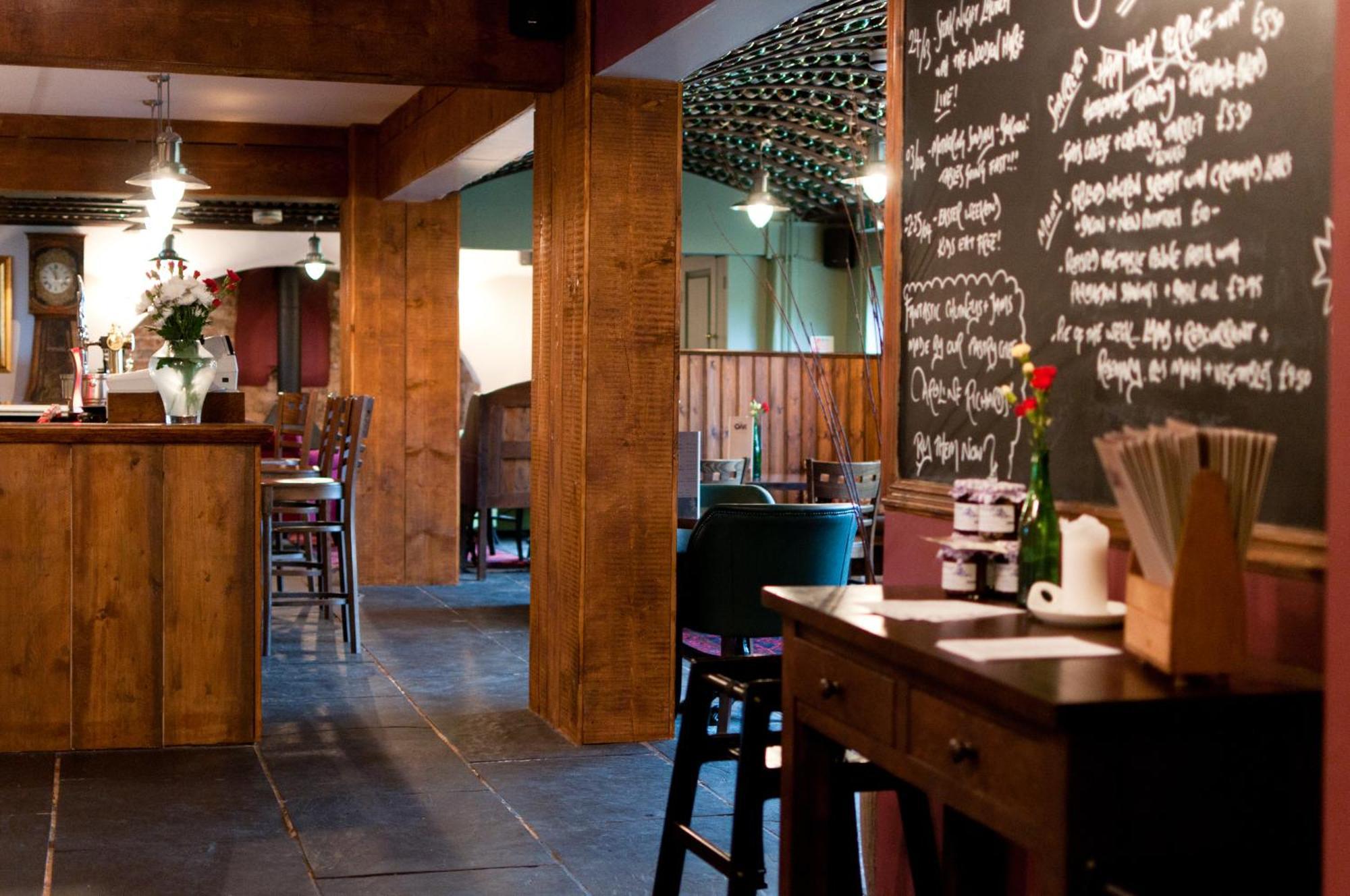 Oak Inn Upton Snodsbury Kültér fotó