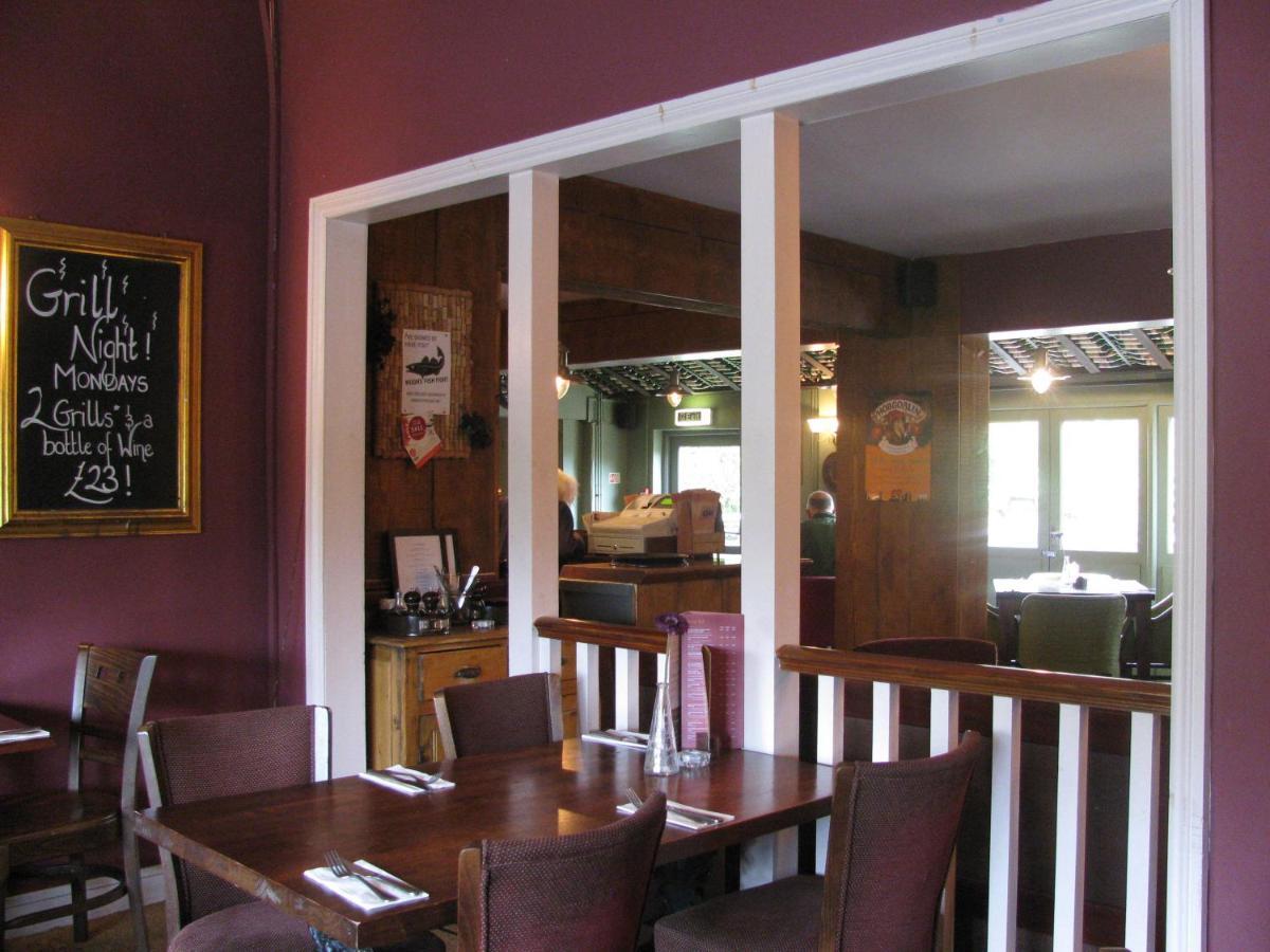 Oak Inn Upton Snodsbury Kültér fotó